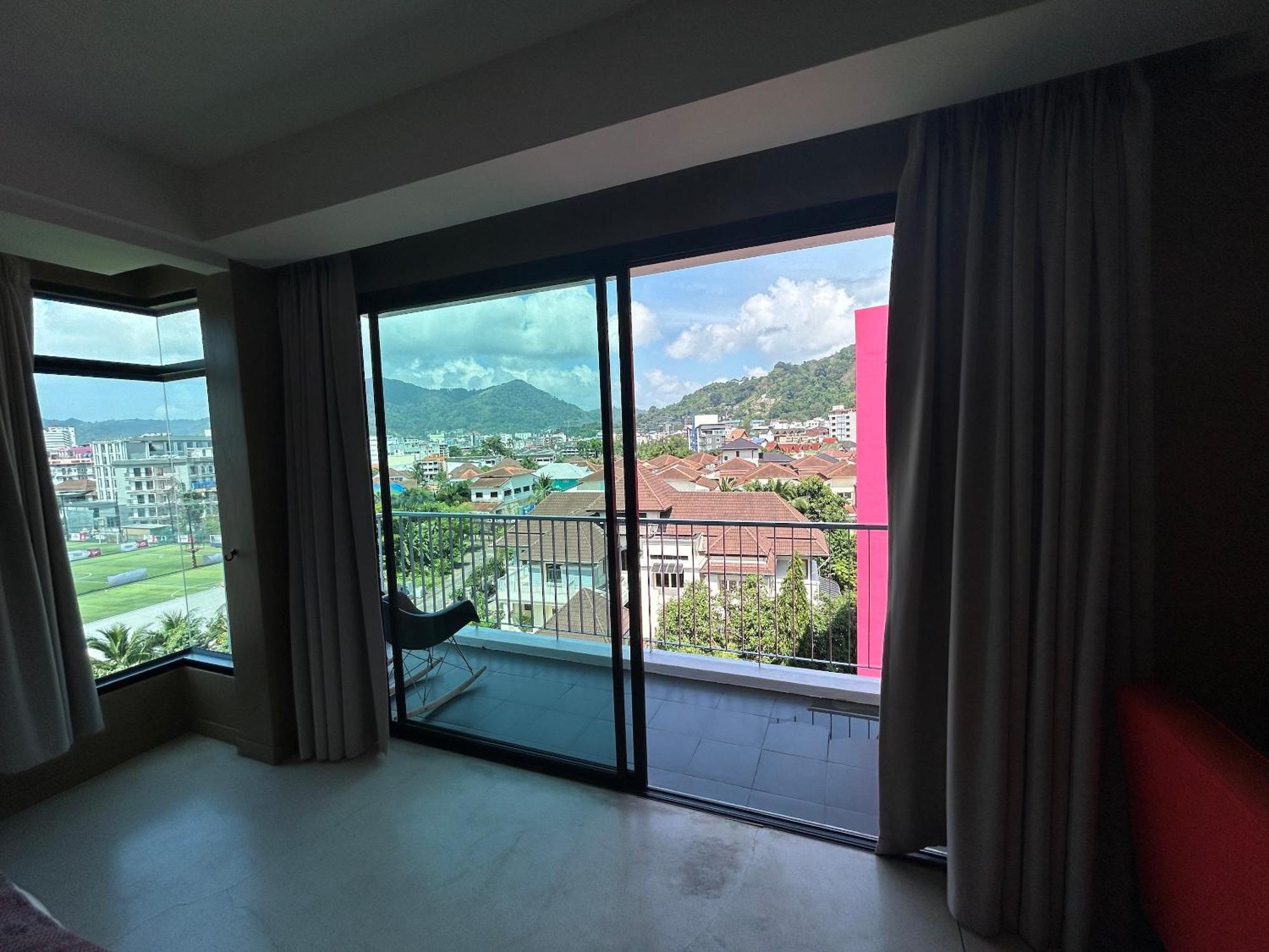 Coco Boutique Hotel Patong Rum bild