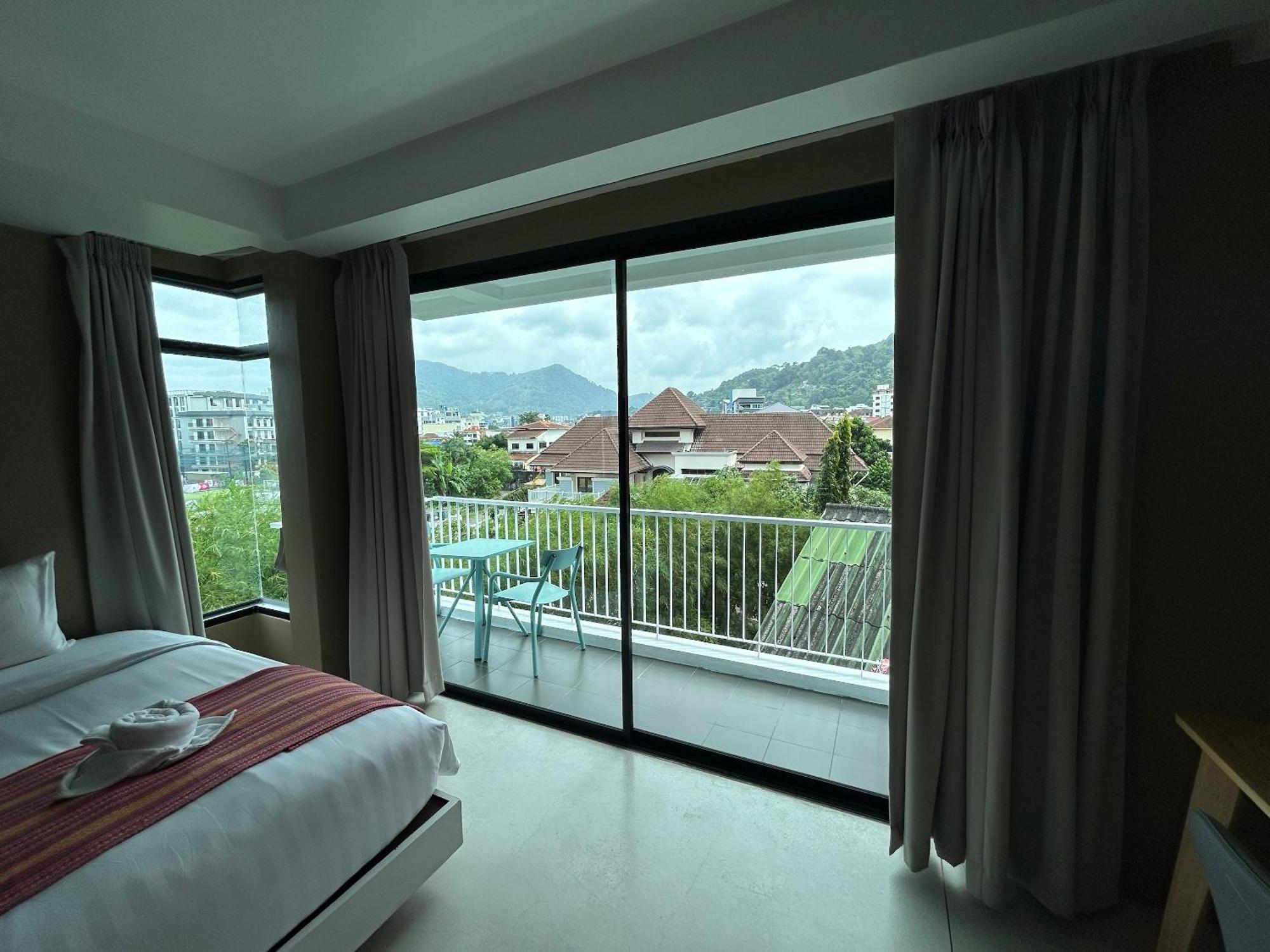 Coco Boutique Hotel Patong Rum bild