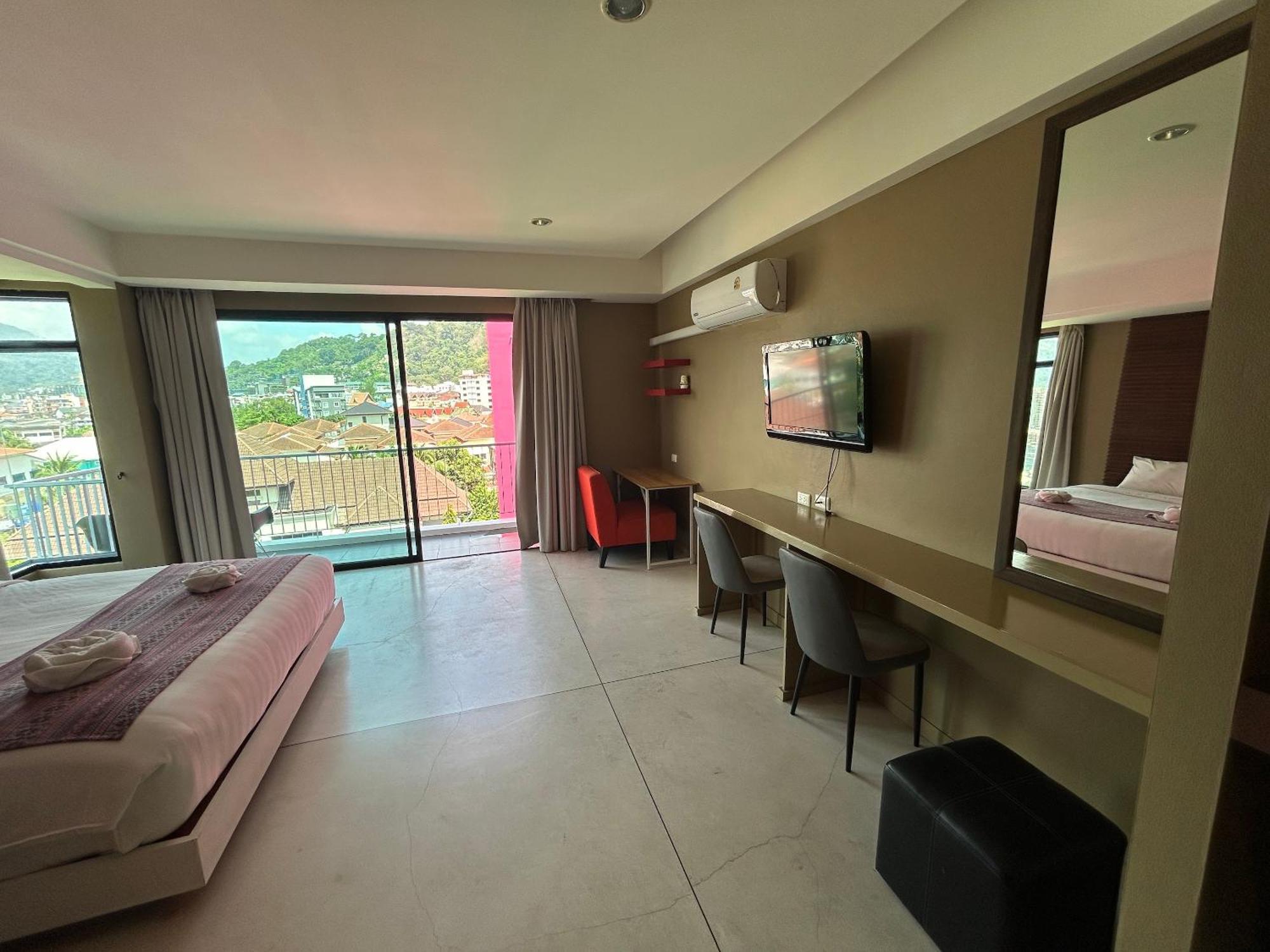 Coco Boutique Hotel Patong Rum bild